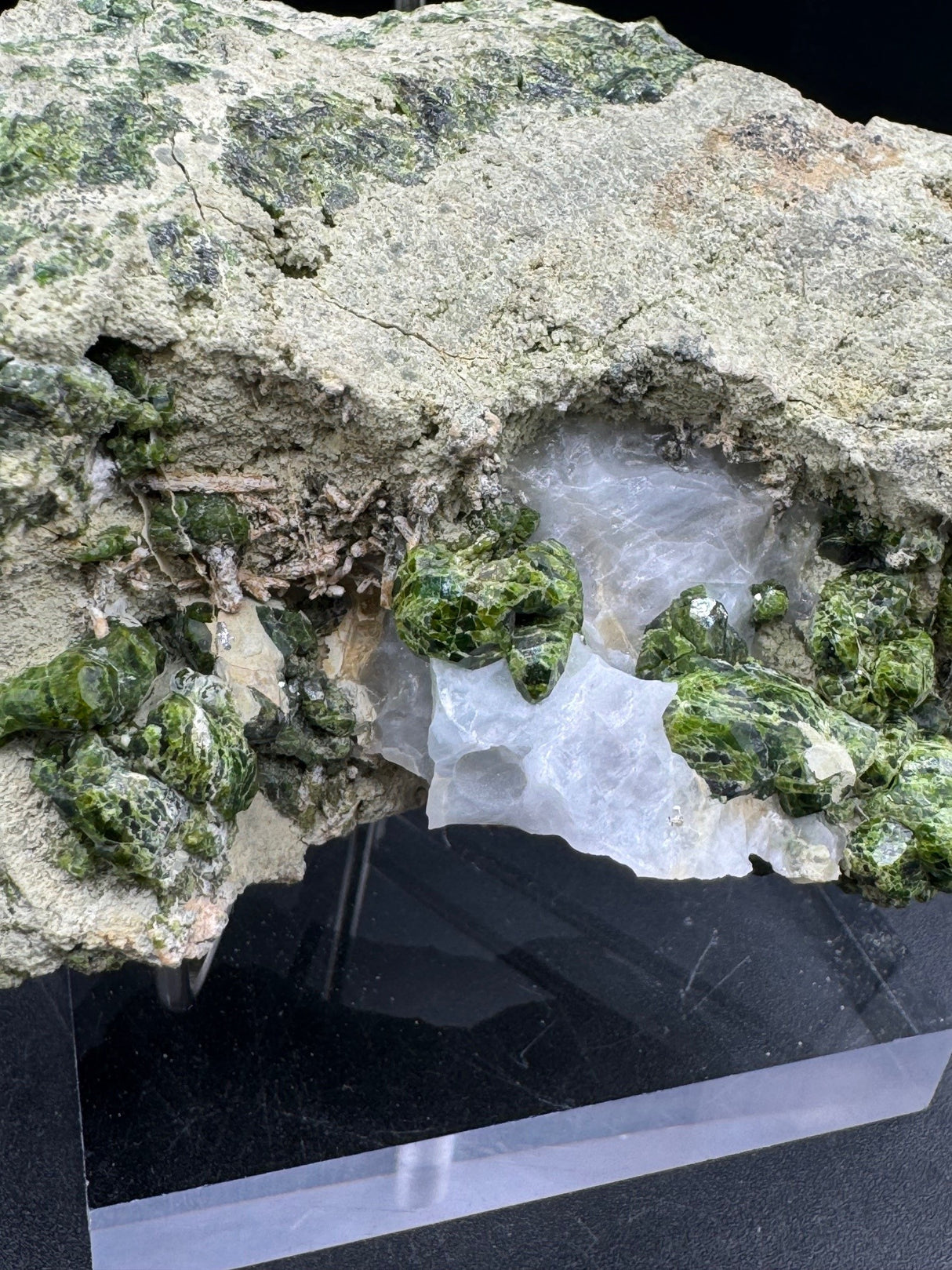 Green Garnet Specimen - 1285g