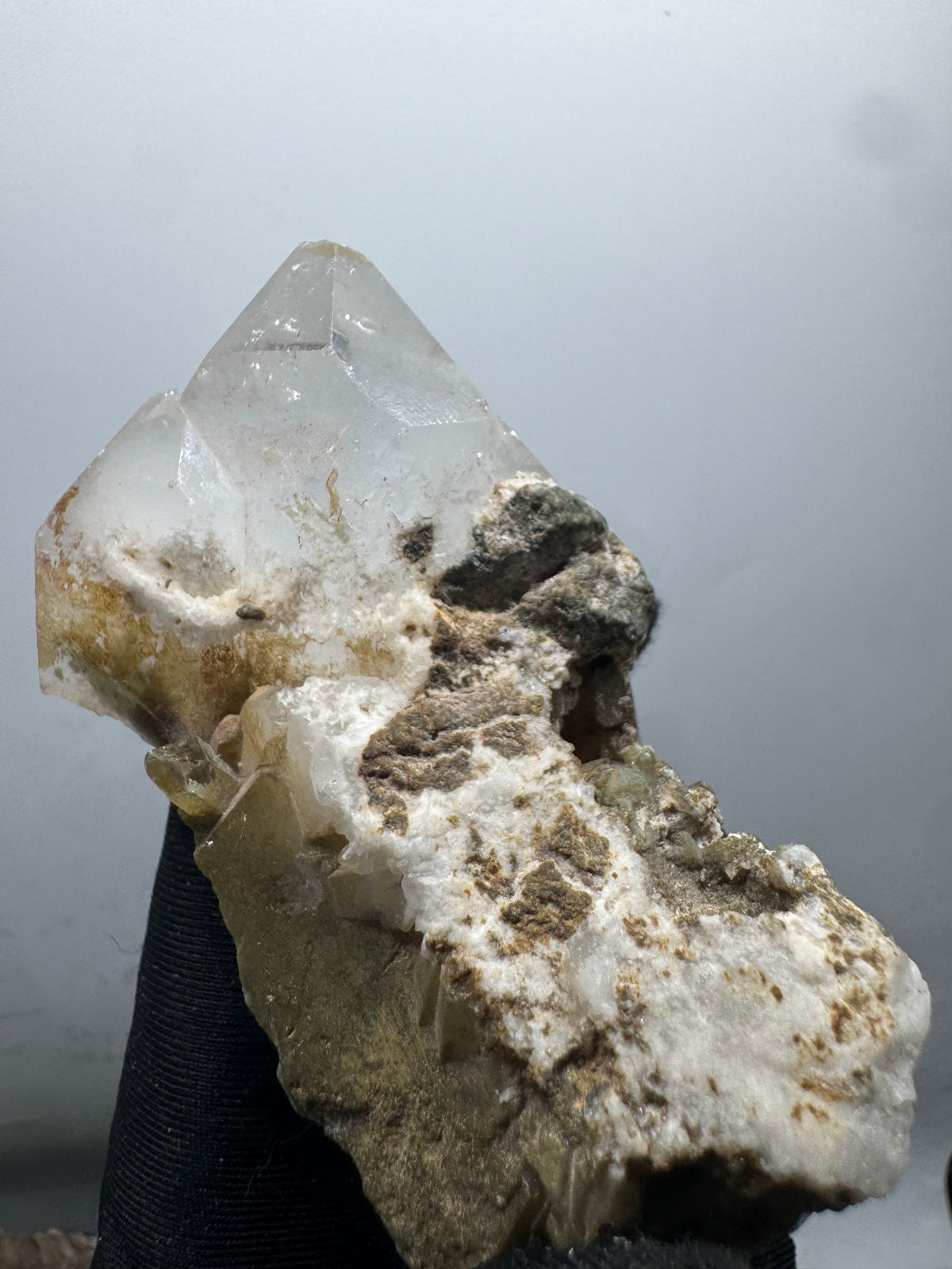Faden Quartz Specimen - 146g