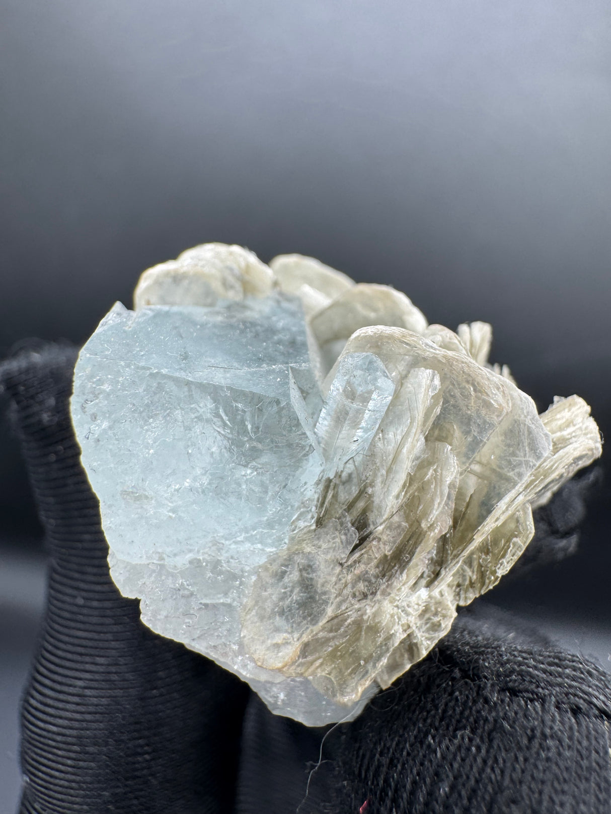 Aquamarine Specimen - 25g