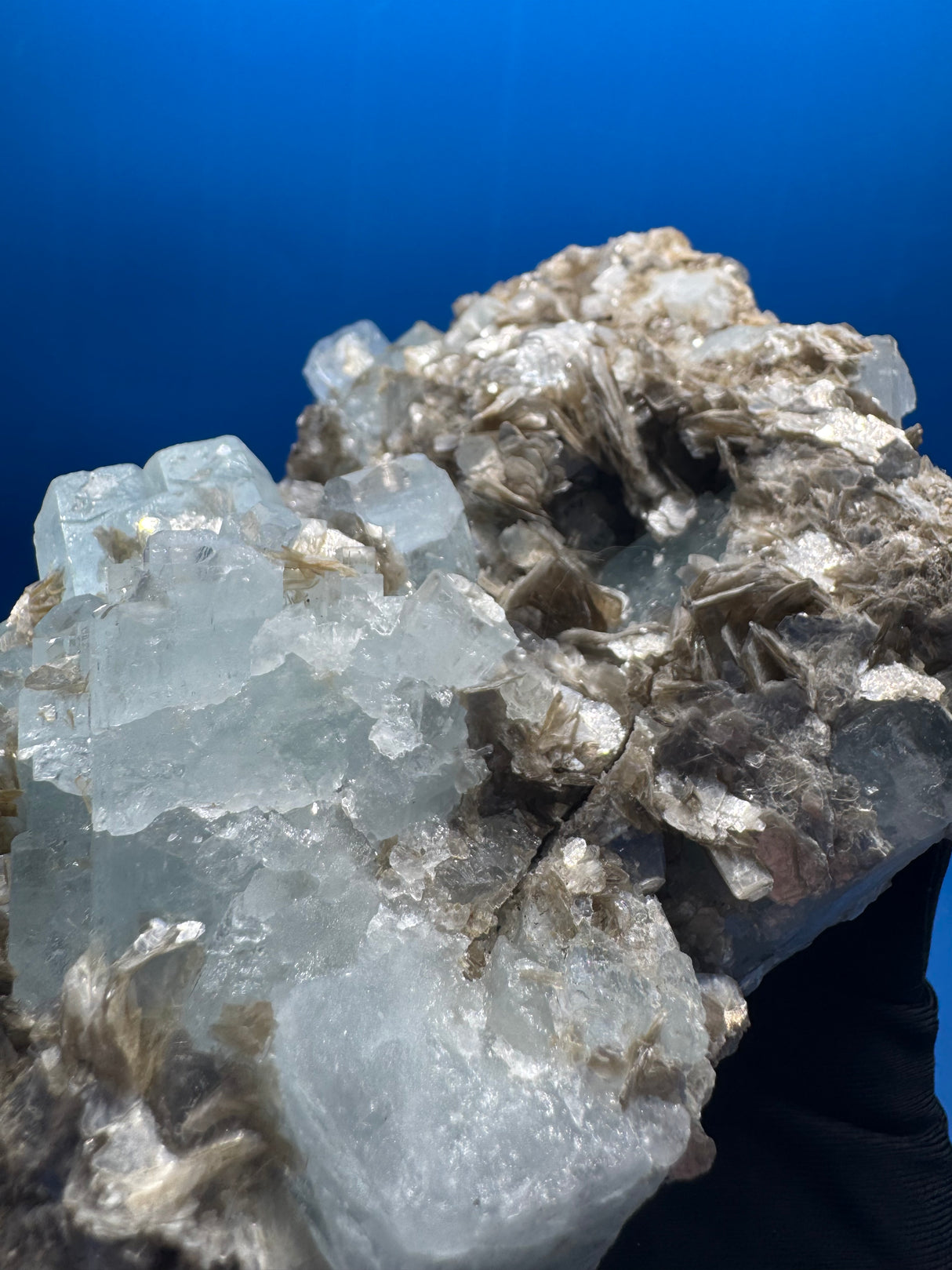 Aquamarine Specimen - 1388g