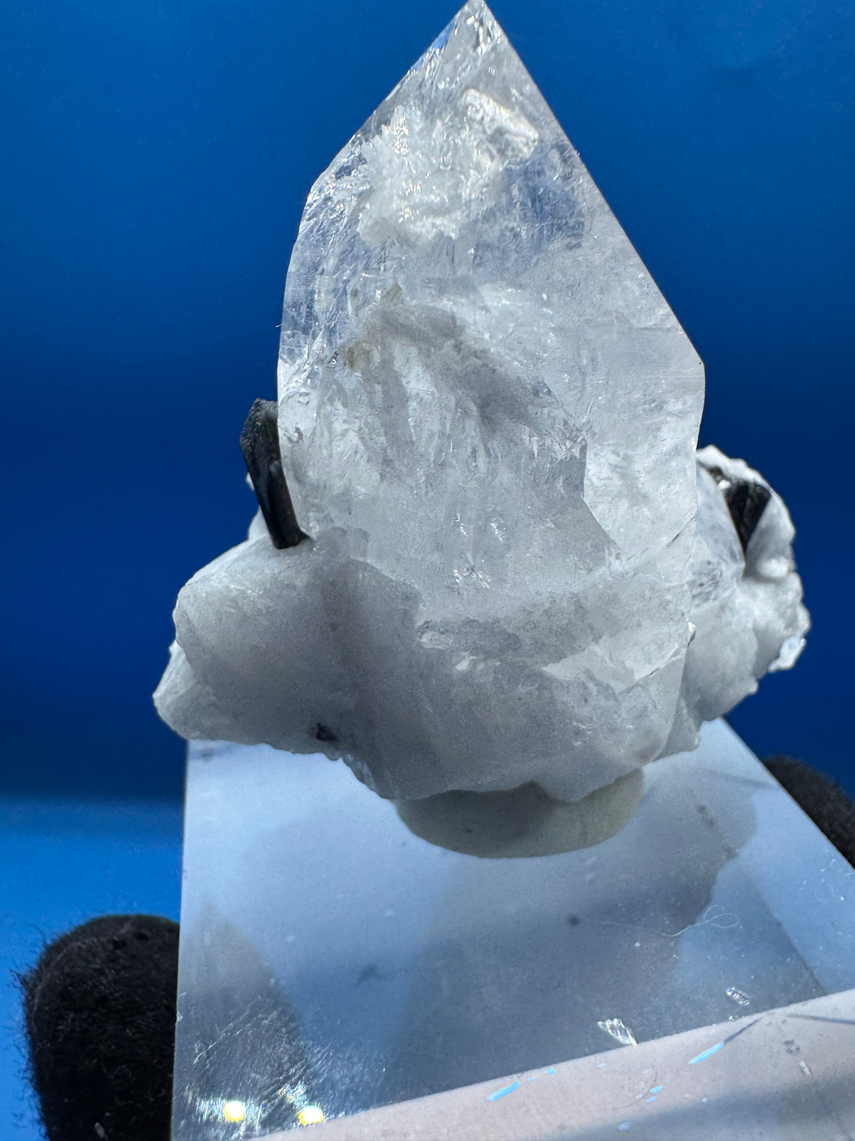 Quartz with Tourmaline - 86g