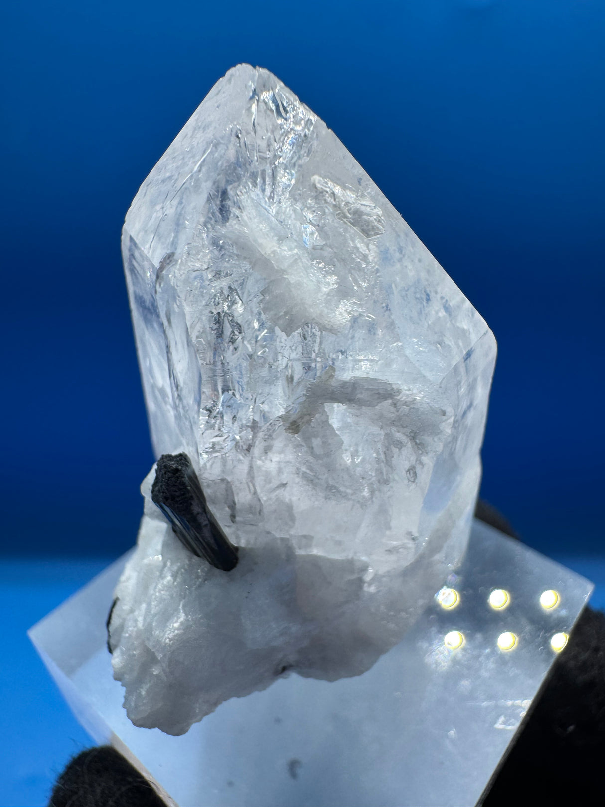 Quartz with Tourmaline - 86g