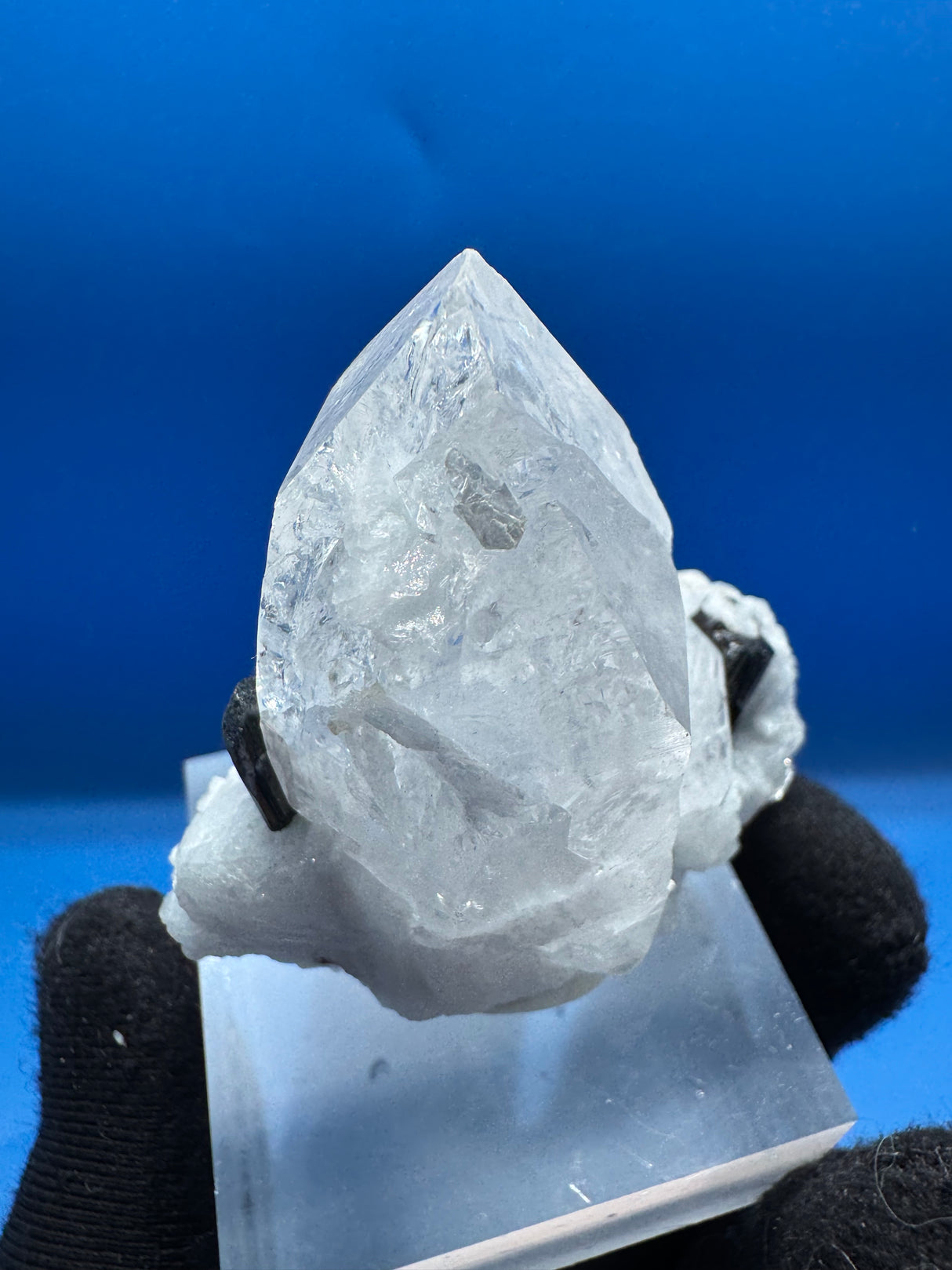 Quartz with Tourmaline - 86g