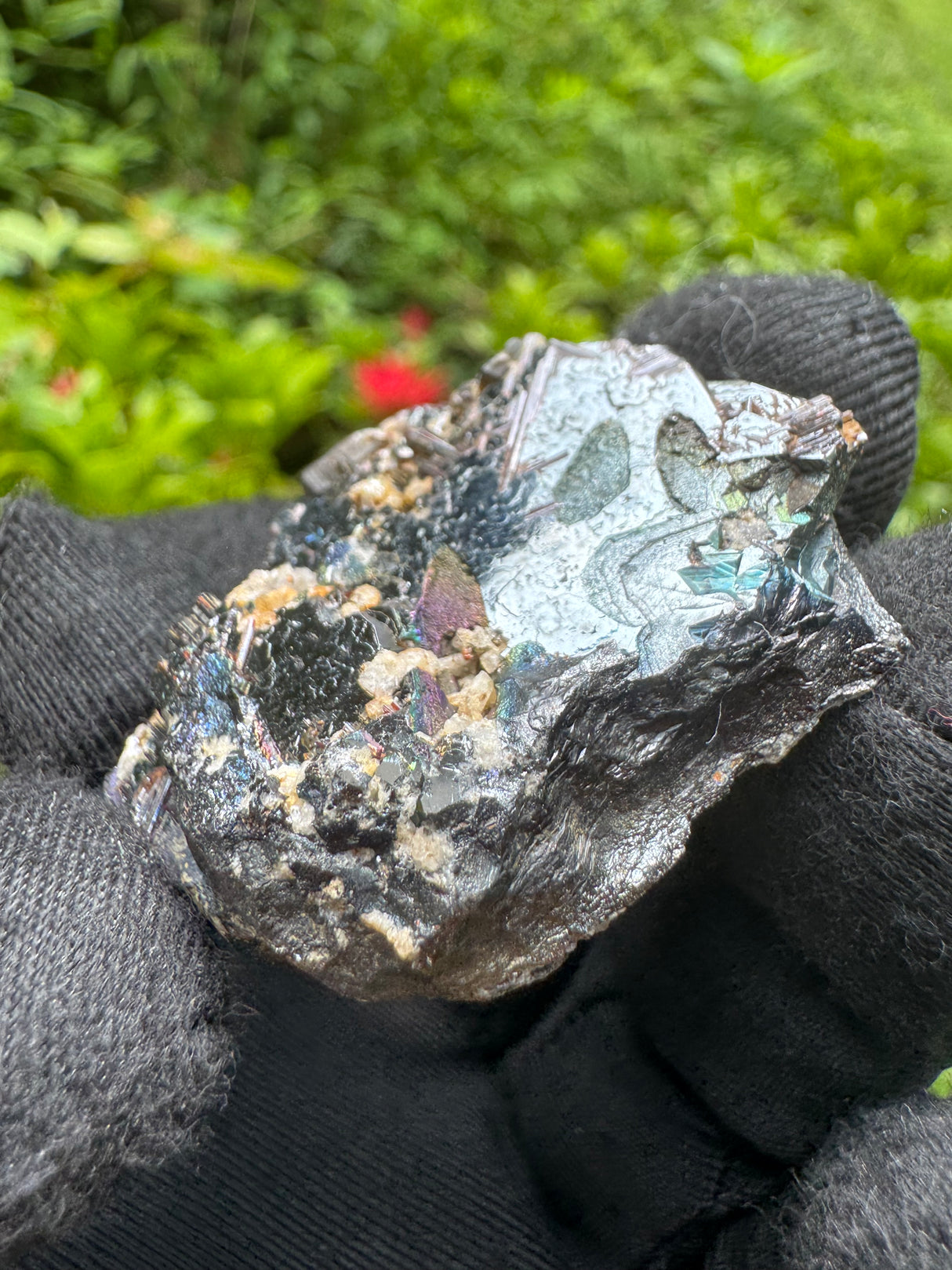 Hematite Crystal Specimen – 20g
