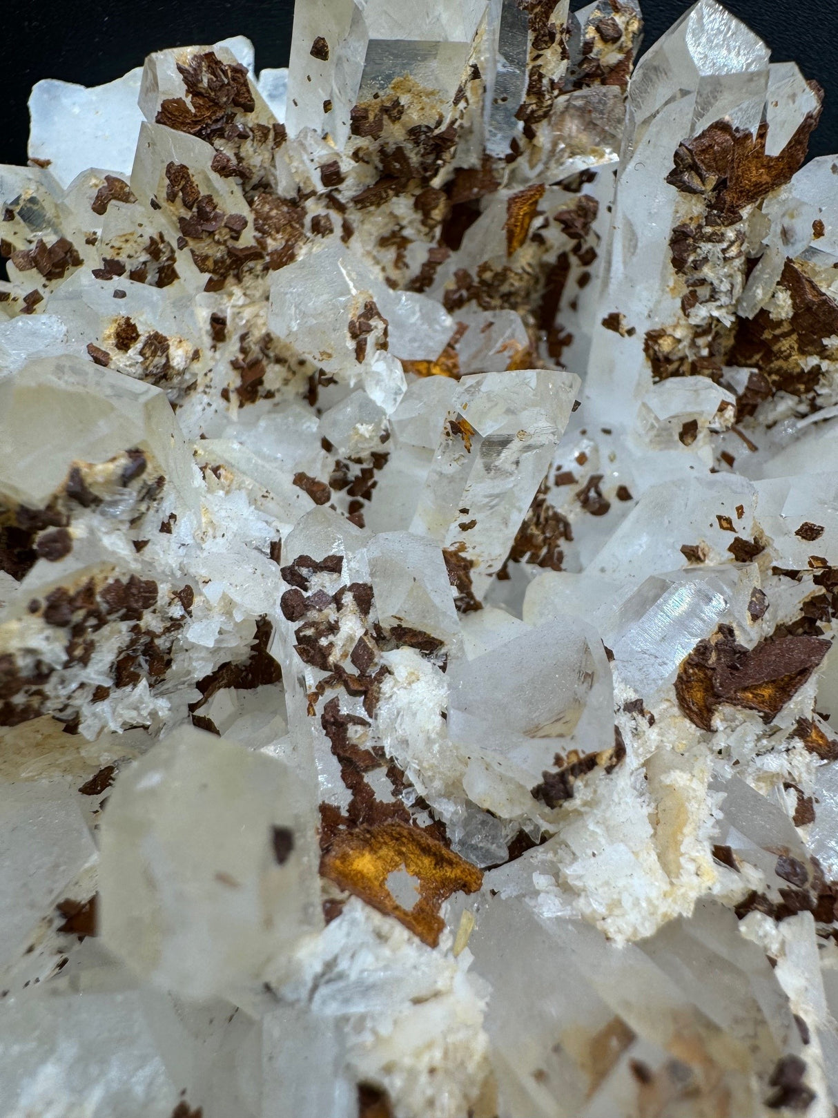 Quartz with Rare Siderite - 998g