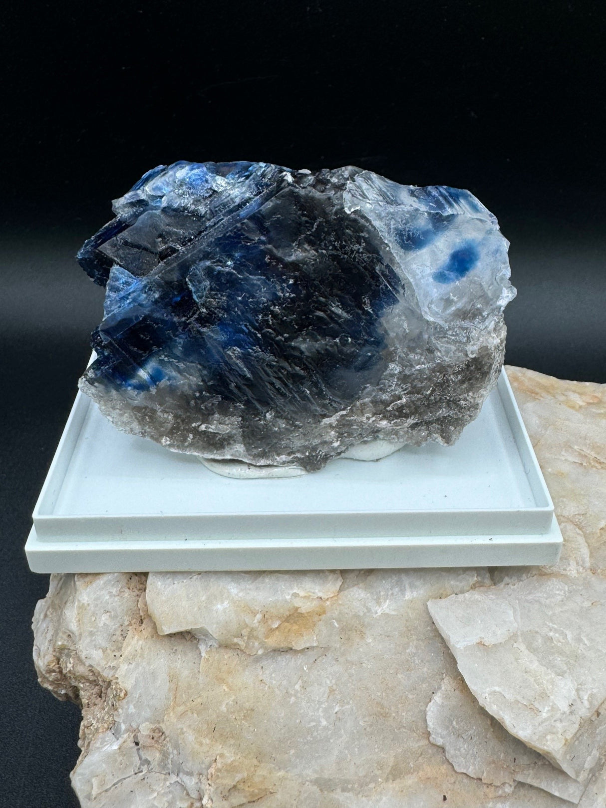 Halite Specimen - 142g w/ case