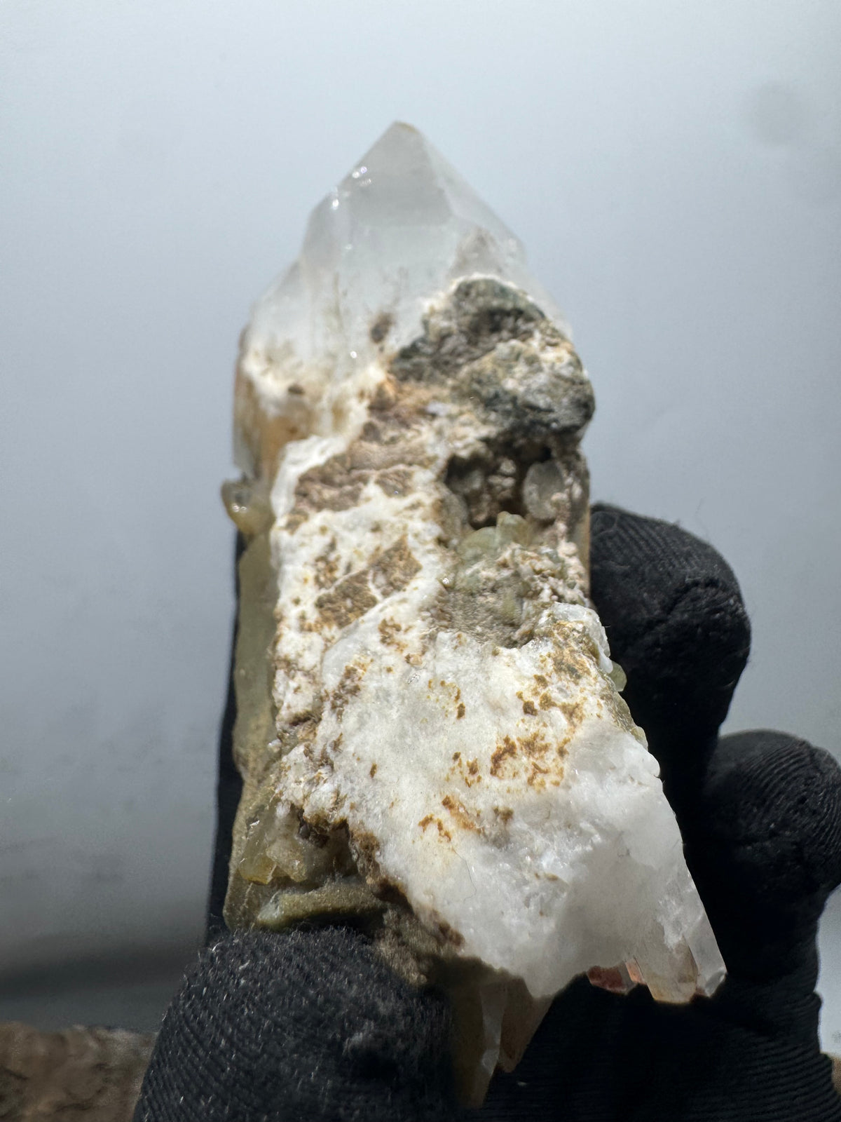 Faden Quartz Specimen - 146g