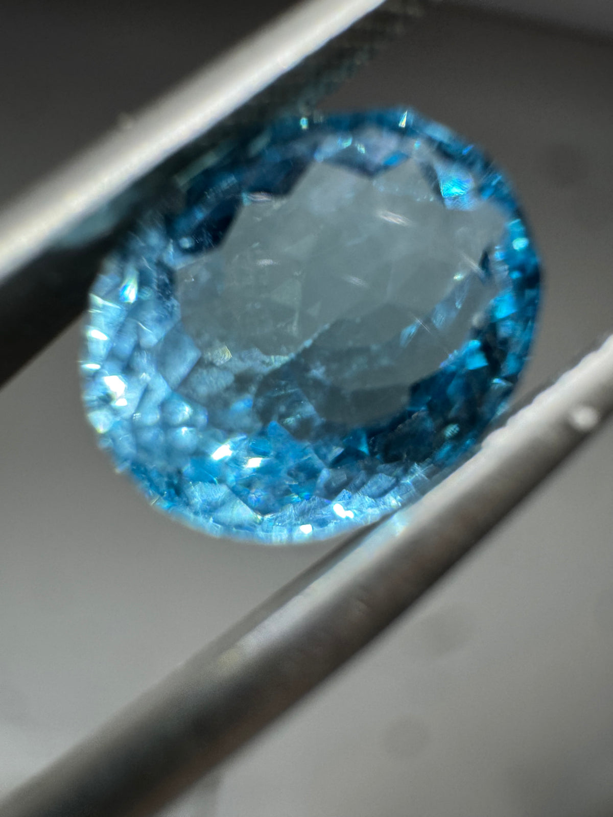 Blue Topaz Gemstone – Brilliant Blue, Eye-Clean Loose Jewelry Stone 4.70ct