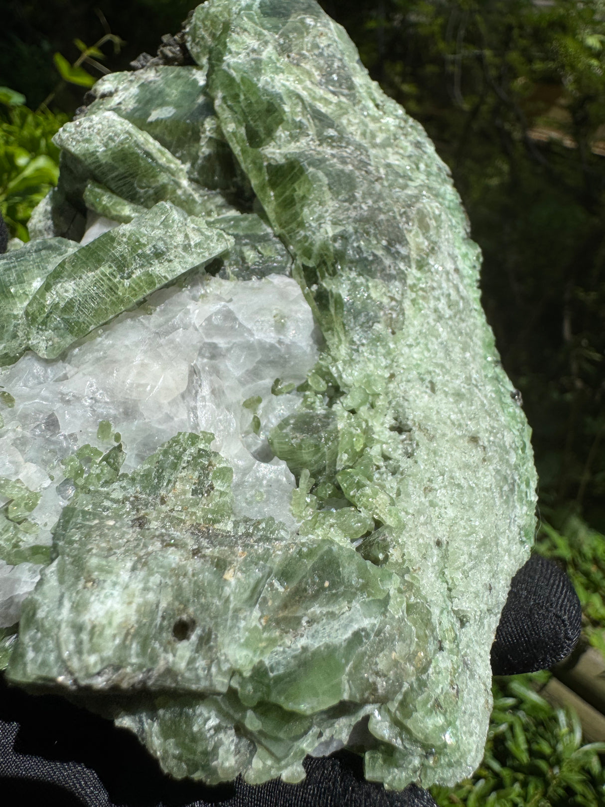 Green Diopside Specimen – 1418g