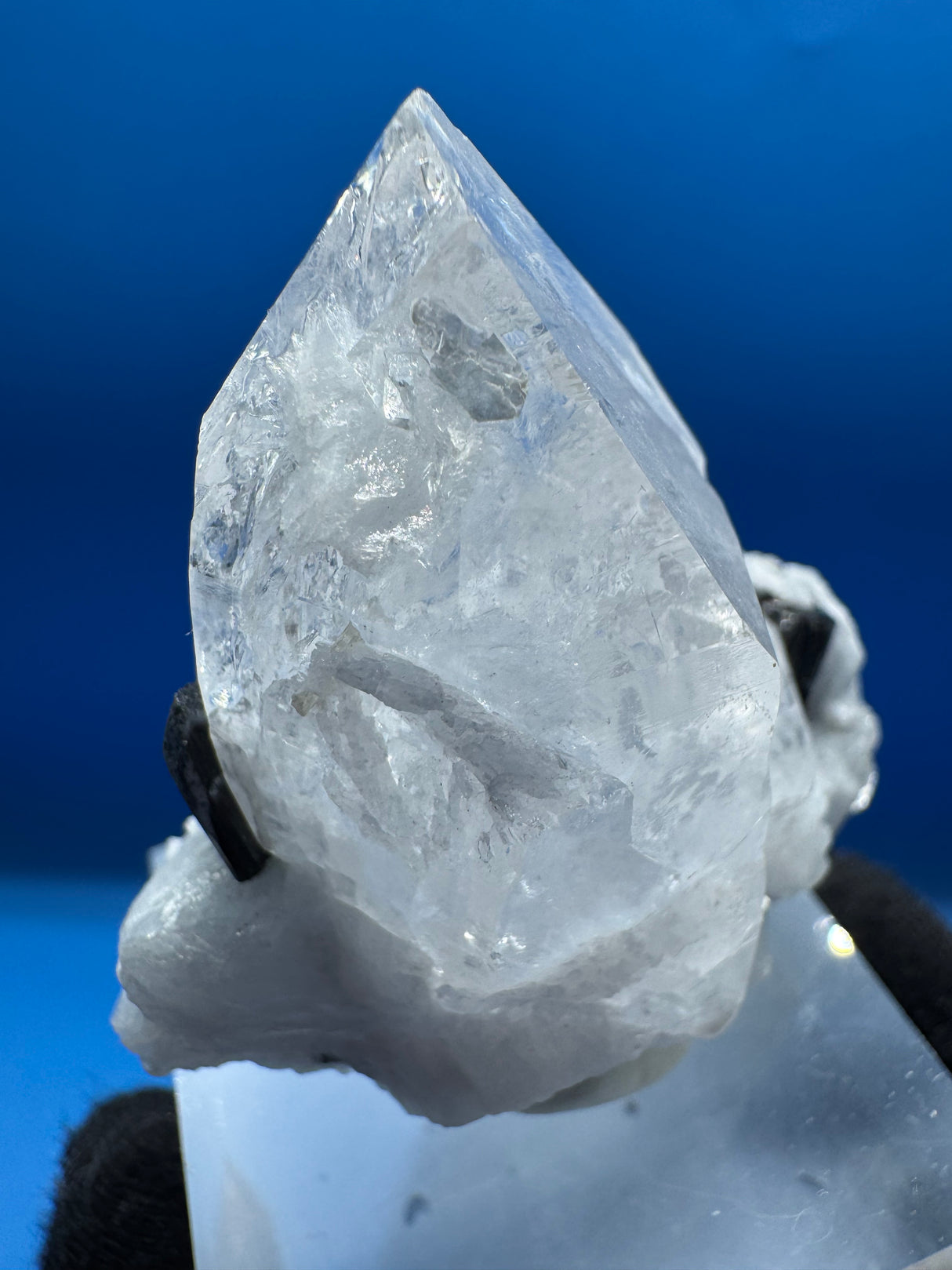 Quartz with Tourmaline - 86g